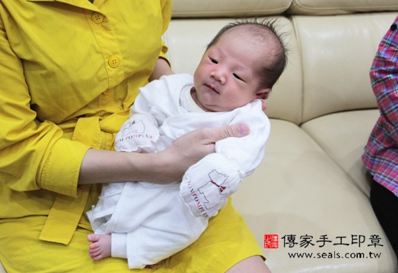 王寶寶(新竹市到府嬰兒寶寶滿月剃頭理髮、免費到府嬰兒剃胎毛儀式吉祥話)。到府剃頭剃胎毛主持、專業拍照、DVD光碟、證書。★購買「臍帶章、肚臍章、胎毛筆刷印章」贈送：剃頭、收涎、抓周，三選一。2015.11.19 照片2